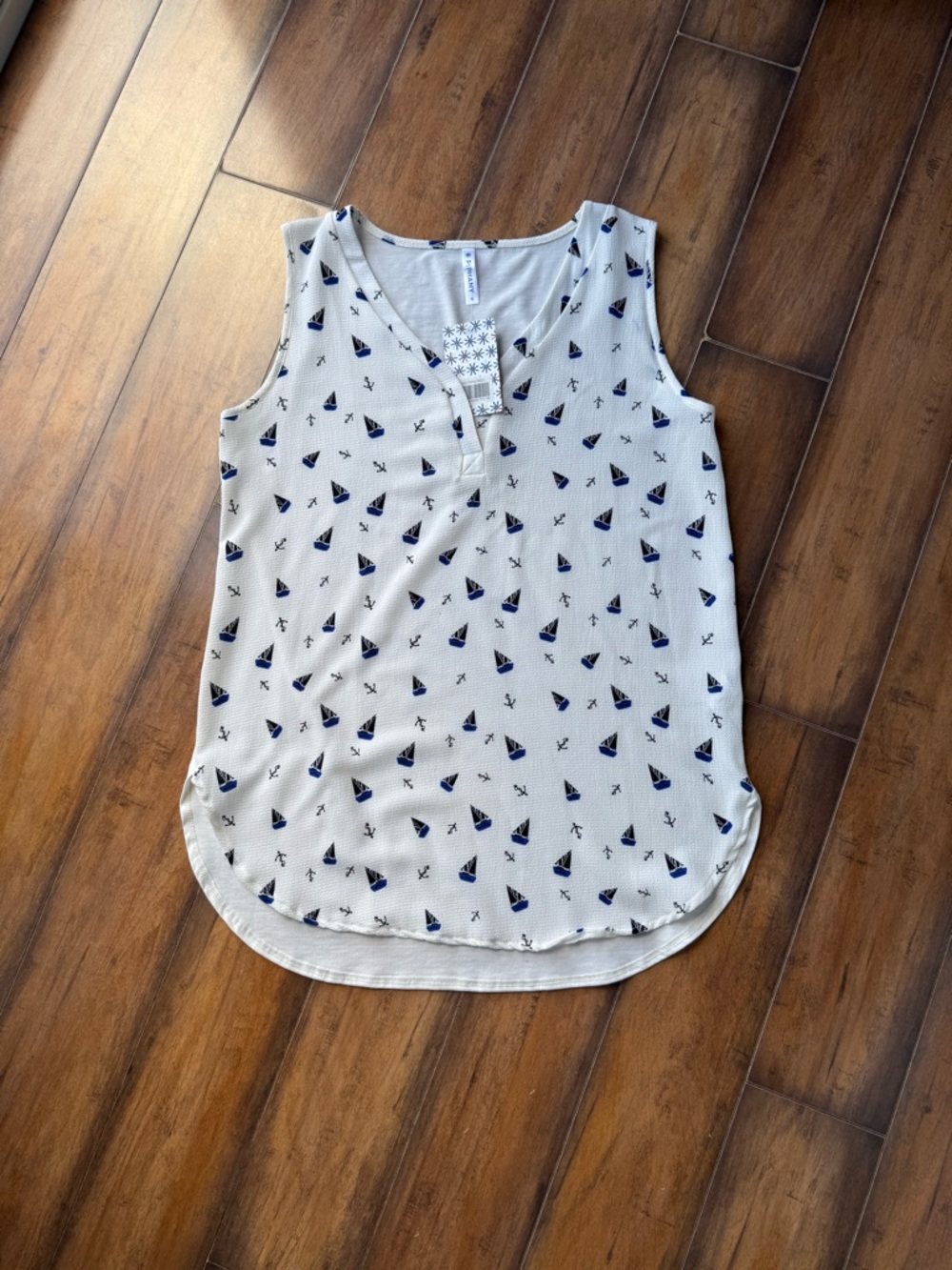 Small, Sleeveless White/Cream Nautical Print Tank Top
